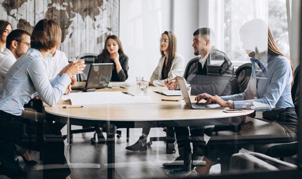 Mentoring & Strong
Linkages to Investors
